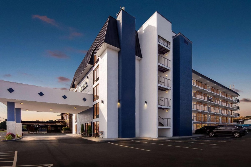 Days Inn & Suites by Wyndham Pigeon Forge